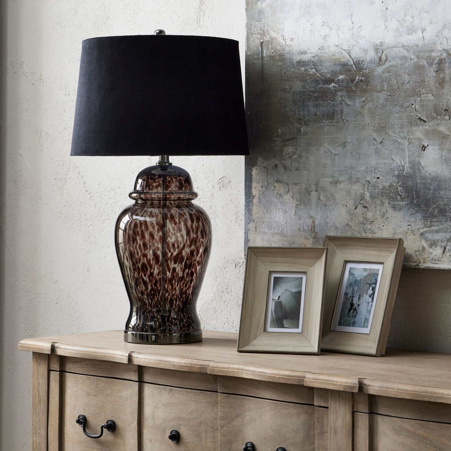 Black Dapple Acanthus Lamp